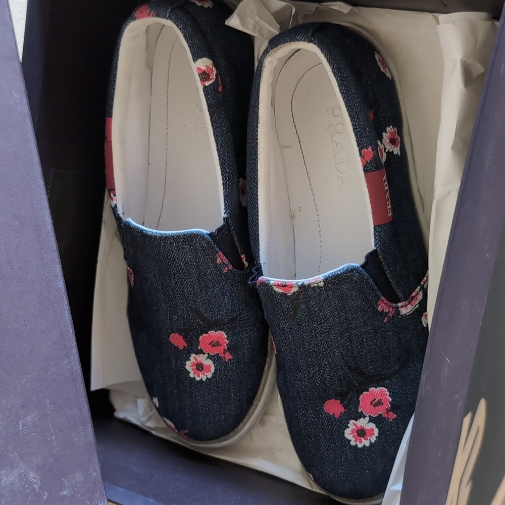 Prada sneakers kid sz35